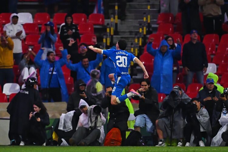 Paradela salva a Cruz Azul y vence a Santos 1-0