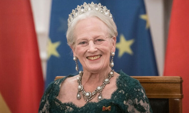 Reina Margarita II de Dinamarca es hospitalizada por coágulo