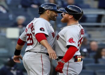 Medias Rojas vencen 4-3 a Rangers con jonrón de Story