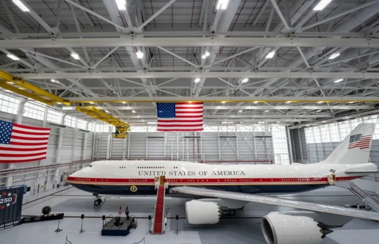 CNN queda fuera del Air Force One en viaje de Trump