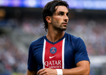 Jugador de fútbol en el estadio 