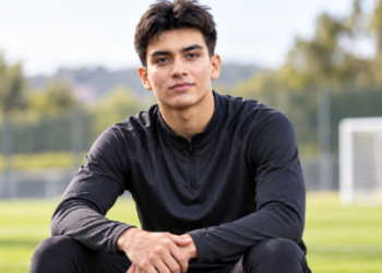Jugador de fútbol en el campo de entrenamiento
