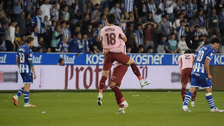 Valencia consigue su primer triunfo ante el Alavés