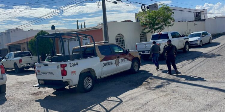 Someten y amarran a mujer durante robo