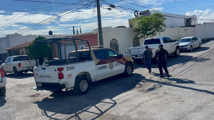 Someten y amarran a mujer durante robo