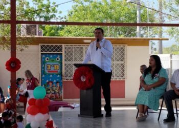 Entregan tabletas electrónicas en Primaria “Rodolfo Torre”