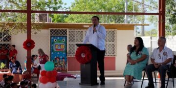 Entregan tabletas electrónicas en Primaria “Rodolfo Torre”