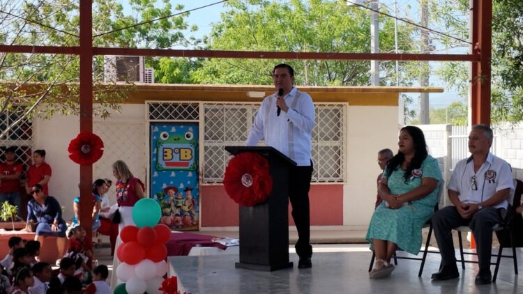 Entregan tabletas electrónicas en Primaria “Rodolfo Torre”
