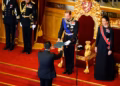 Haakon VIII jura como nuevo rey de Noruega