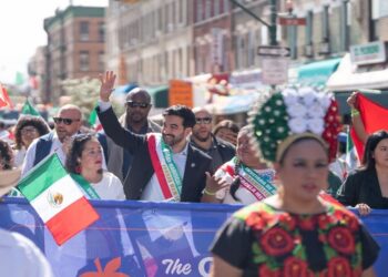 Mamdani participa en desfile mexicano de Nueva York