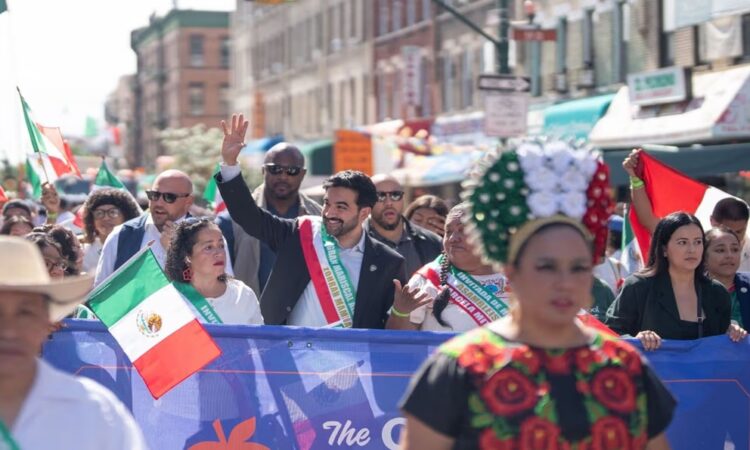 Mamdani participa en desfile mexicano de Nueva York
