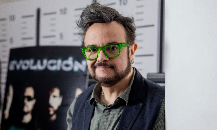Aleks Syntek condiciona su regreso a México y critica a Pati Chapoy