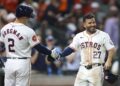 Walker, Smith y Varsho impulsan triunfo de Astros