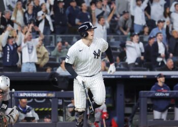 Yankees toman ventaja ante Red Sox en Serie de Comodines