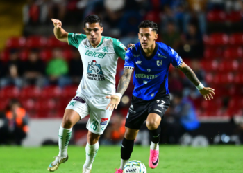 Iker Benito rescata a Querétaro ante León