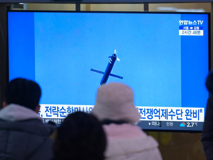 Corea del Norte lanza dos misiles balísticos al mar
