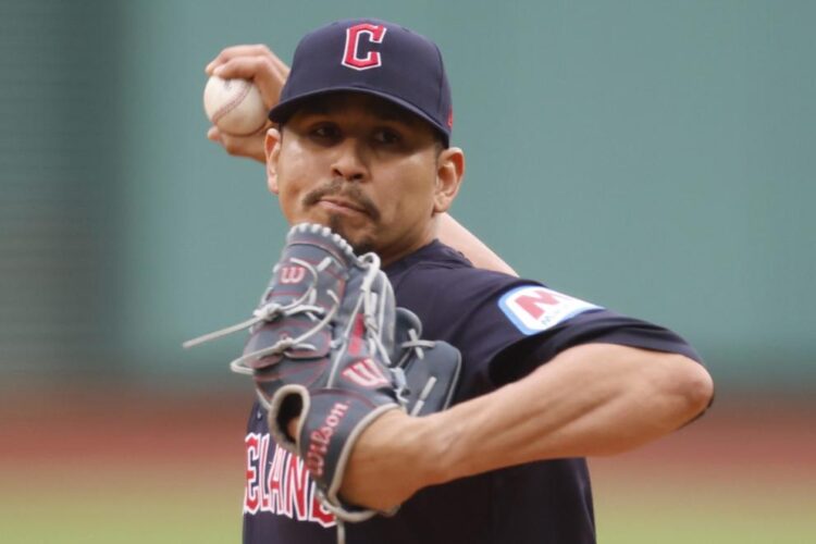 Guardianes derrotan a Detroit con hit de Schneemann
