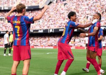 Barcelona arrasa al Valencia y mantiene paso perfecto