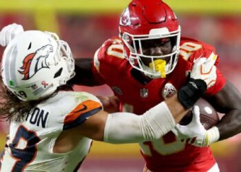 Mahomes regresa y Chiefs derrotan a Broncos en la NFL