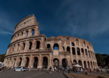 Obrero muere al caer 10 metros en el Coliseo de Roma