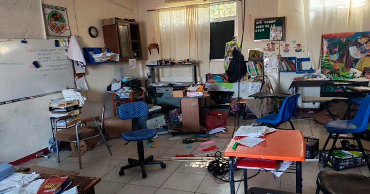 Roban en 18 escuelas de Victoria