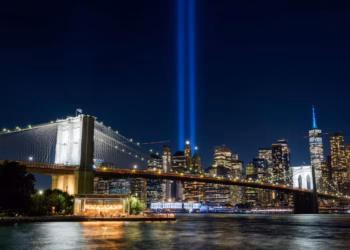 Drones recrean las Torres Gemelas a 25 años del 9/11