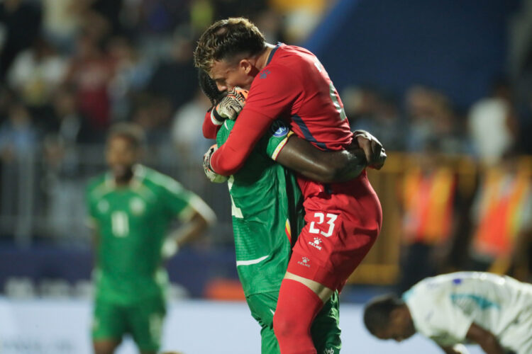 Honduras cae ante Surinam en debut de José Molina