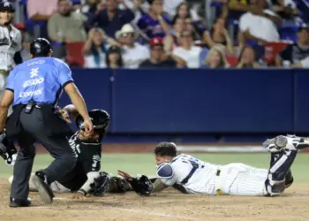 Toros vencen a Sultanes en 11 entradas y toman ventaja