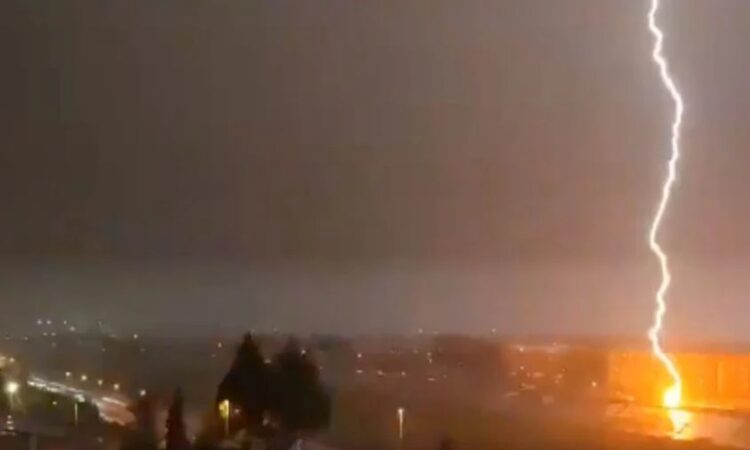 Más de 8 mil rayos golpean Valencia durante tormenta