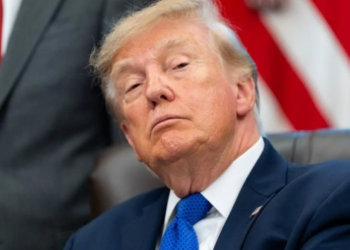 Anuncios de Trump generan críticas por uso de fondos públicos