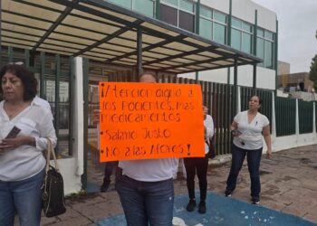 Protesta personal del IMSS por medicinas