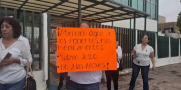 Protesta personal del IMSS por medicinas