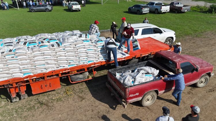 Distribuyen 662.5 toneladas de fertilizante