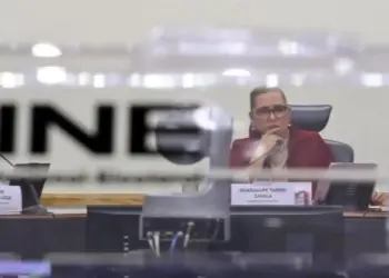 Senadores exigen plan anticorrupción tras renuncia en INE