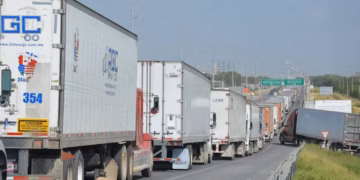 Transportistas inician paro en Tamaulipas