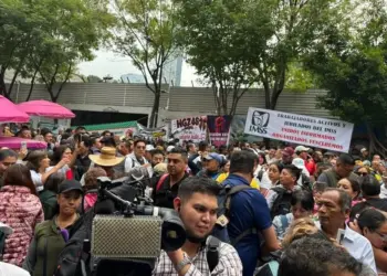 Empleados del IMSS toman unidades por falta de insumos