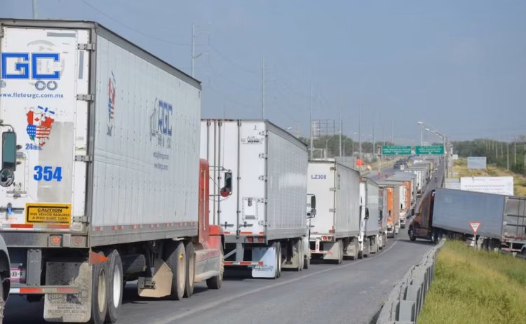 Transportistas inician paro en Tamaulipas