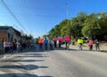 Padres bloquean la carretera Interejidal; kínder cumple dos días sin clases