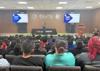 Capacitan a estudiantes contra extorsión