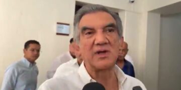 Hasta ahora 2 secretarios notifican aspiraciones políticas; pueden ser más, alienta el gobernador AVA