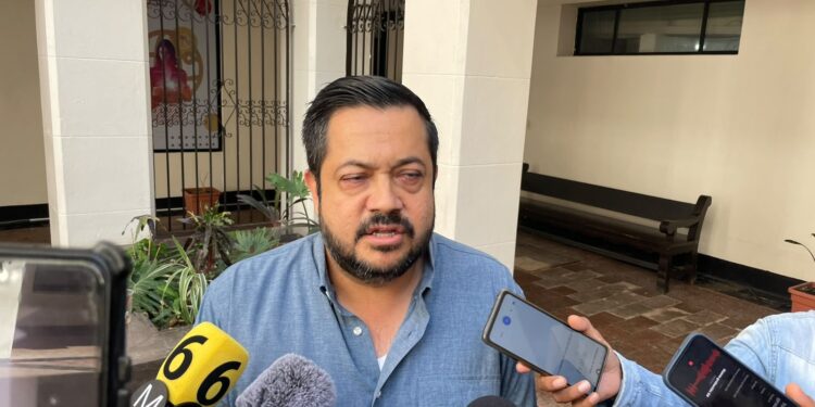 Rómulo Pérez se registra por la Coordinación Municipal de Morena en Victoria