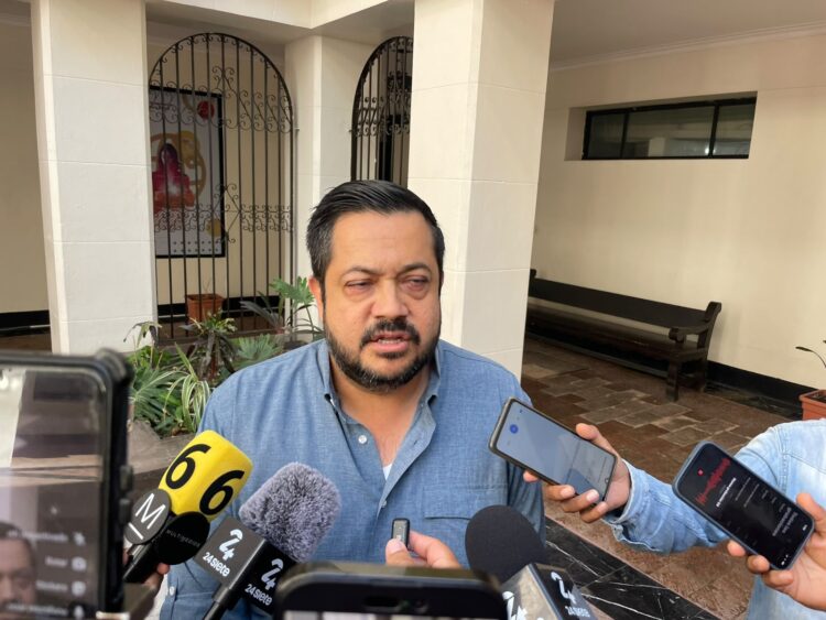 Rómulo Pérez se registra por la Coordinación Municipal de Morena en Victoria