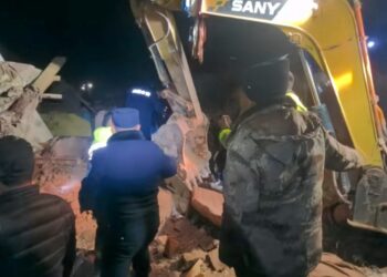 China intensifica rescates tras sismo en el Tíbet