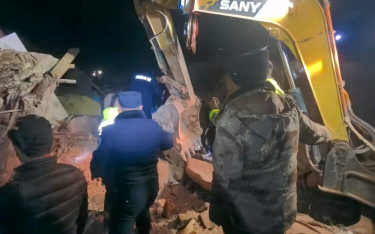 China intensifica rescates tras sismo en el Tíbet