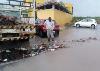 Fuertes lluvias en Cd. Victoria destapan baches y evidencian mala recolección de basura