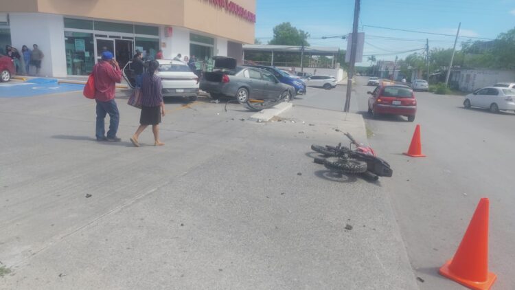 Motociclista herido de gravedad tras choque en crucero Bravo y Fidel Velázquez