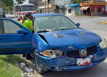 Cinco personas heridas en choque vehicular en calles 16 y Veracruz