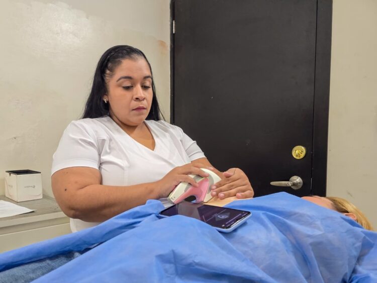 Invita a Jornada de Detección Oportuna de Cáncer de Mama, mediante el dispositivo iBreast Exam!