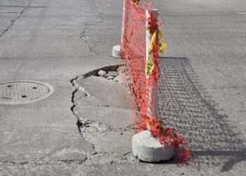 Reaparece hundimiento tras obra de drenaje en Madero