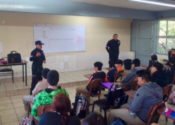 Alertan a estudiantes de Nuevo Laredo sobre ciberbullying